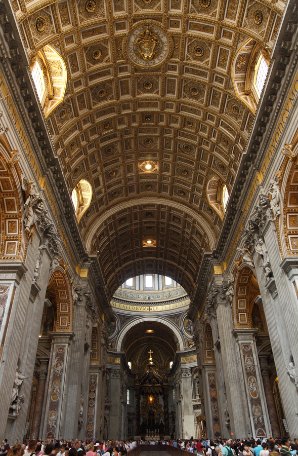 Nef de la basilique Saint-Pierre, Rome.